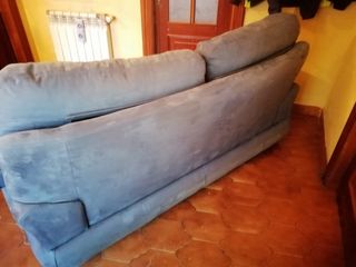 Sofá azul de tela súper confortable