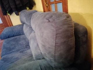 Sofá azul de tela súper confortable