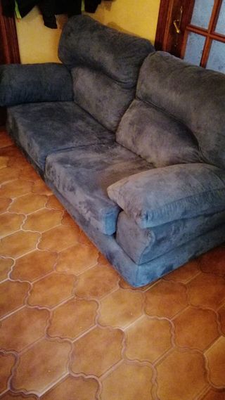 Sofá azul de tela súper confortable