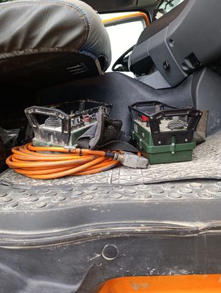 Hormigonera Naranja y Blanca