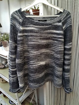Suéter jaspeado gris y blanco Talla L