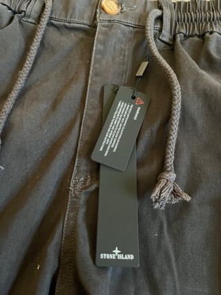 Pantalones cargo Stone Island grises