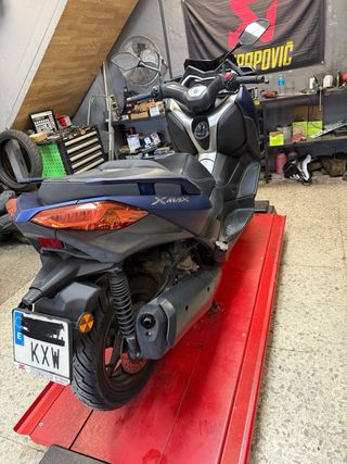 Yamaha XMAX 300