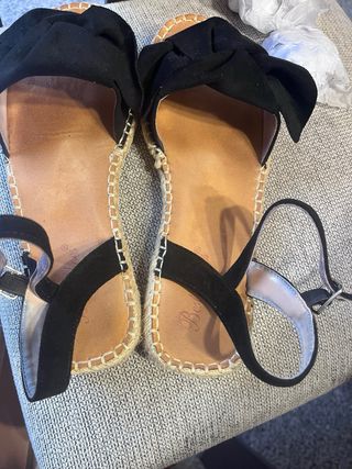 Sandalias negras con lazo talla 38