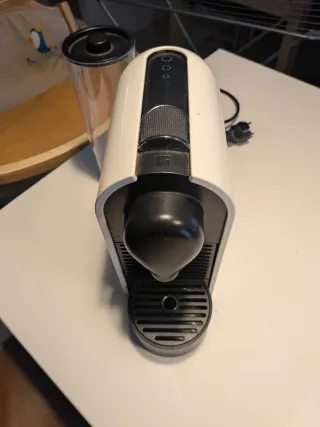 Cafetera Krups Nespresso Blanca