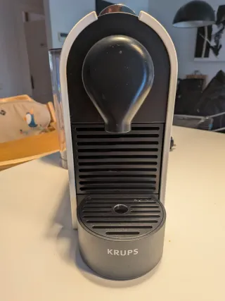 Cafetera Krups Nespresso Blanca