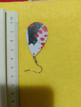 Orecchini pendenti gatto nero e papaveri