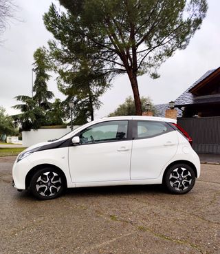 Toyota AYGO x-play 5p Automático 2019