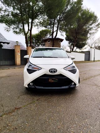 Toyota AYGO x-play 5p Automático 2019