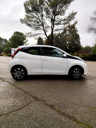 Toyota AYGO x-play 5p Automático 2019