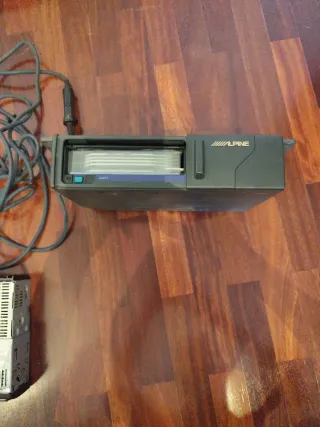 Radio Alpine con cargador de CDs