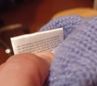 Guanti azzurri in lana