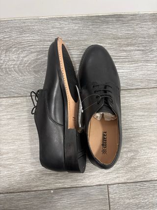 Zapatos de vestir Bituzzi negros NUEVOS