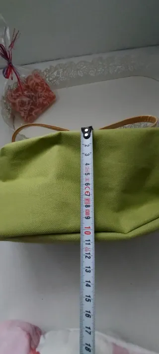 Neceser verde pistacho con asas tipo cuero