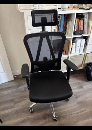 Silla de oficina ergonómica negra