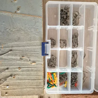 Caixa de pesca com material variado