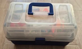 Caixa de pesca com material variado