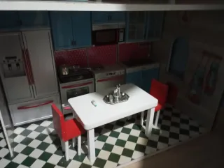 Casita de muñecas con muebles