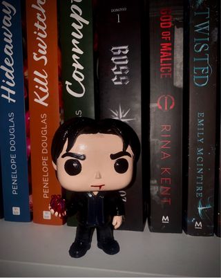 Funko Pop Damon Salvatore Corazón