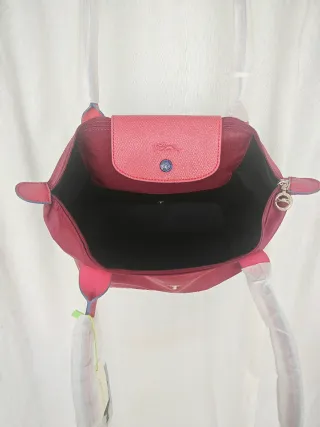 Le Pliage rojo borgoña talla mediana hombros.