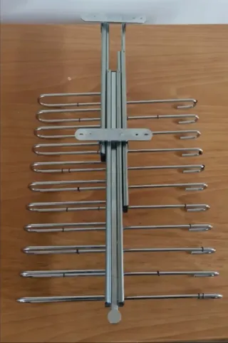 Pantalonero 11 perchas metal.