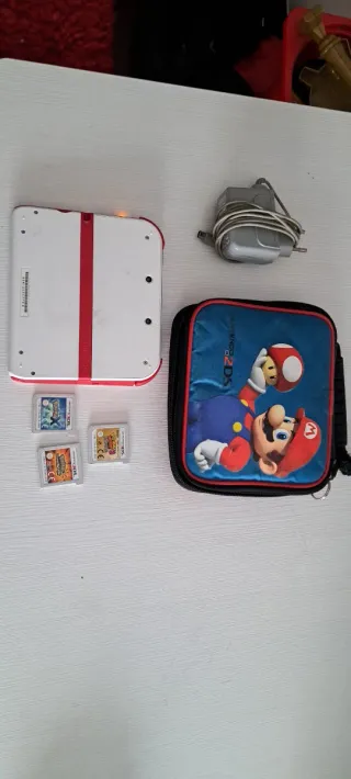Nintendo 2DS Blanca + Cargador + 3 Juegos