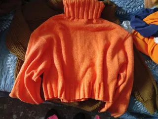 2 jerseys otoño cuello vuelto Talla S.prec los 2.