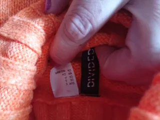 2 jerseys otoño cuello vuelto Talla S.prec los 2.