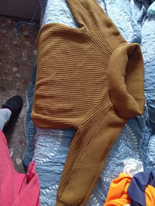 2 jerseys otoño cuello vuelto Talla S.prec los 2.