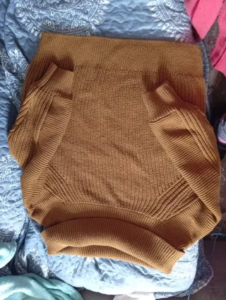 2 jerseys otoño cuello vuelto Talla S.prec los 2.