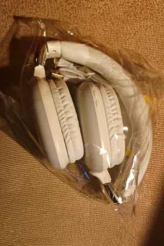 Cascos Bluetooth Inalámbricos Blancos y Grises