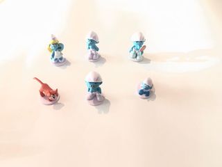 Confezione da 12 action figure dei Puffi. NUOVI