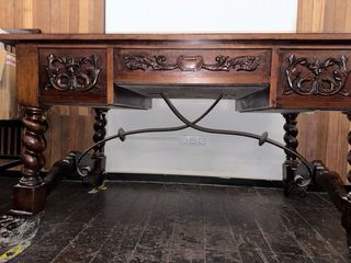 Mesa antigua madera maciza tallada