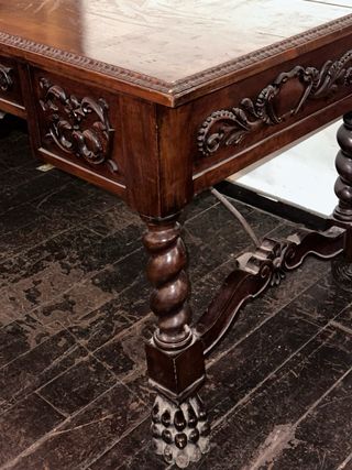 Mesa antigua madera maciza tallada