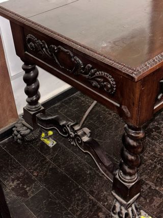 Mesa antigua madera maciza tallada