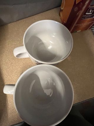 Coppia di tazze con gufi