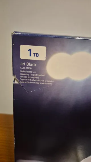 In vendita PlayStation 4 da 1 TB con 2 controller e giochi