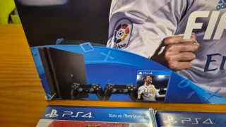 In vendita PlayStation 4 da 1 TB con 2 controller e giochi