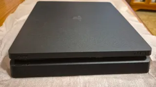 In vendita PlayStation 4 da 1 TB con 2 controller e giochi