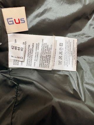 Plumífero verde con capucha y pelo