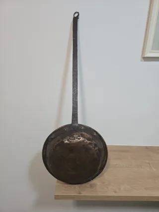 Antigua sartén de cobre 44cmtrs mango y 24 ancho s