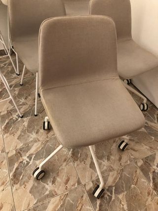 Silla giratoria de tela y metal