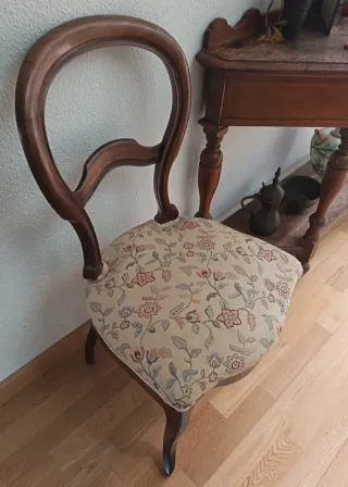 Juego de 2 sillas antiguas de madera