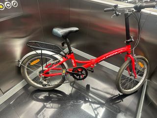 Bicicleta plegable urbana roja