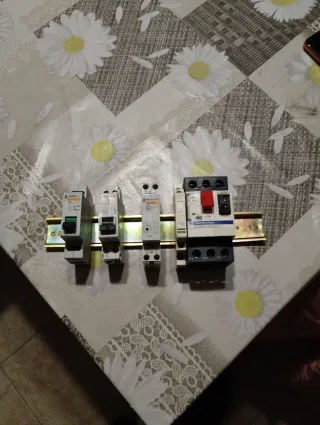 Interruttori modulari per quadro elettrico