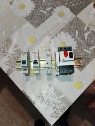 Interruttori modulari per quadro elettrico