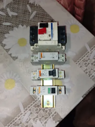 Interruttori modulari per quadro elettrico