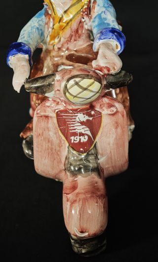 Salernitana – Ragazzo su vespa – Ceramica