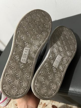 Scarpe Guess con lacci nere e marroni