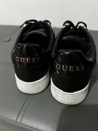 Scarpe Guess con lacci nere e marroni